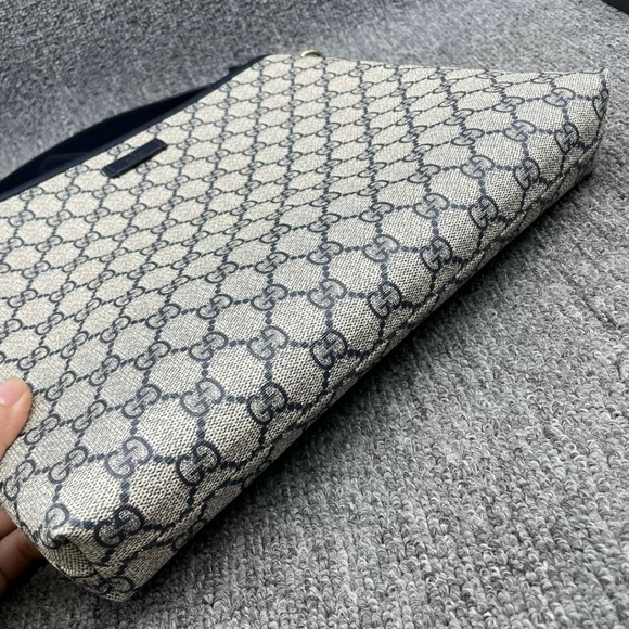 100% Authentic Gucci Leather Messenger Crossbody 450-102024 - Picture 10 of 16